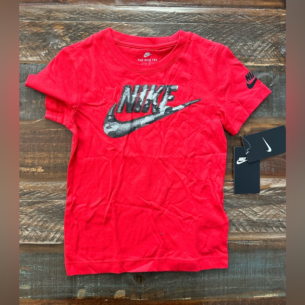 NWT The Nike Tee Boys’ 5 University Red Camo Logo Short Sleeve T-Shirt
